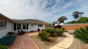 803_litchfield_lane_front_yard_view